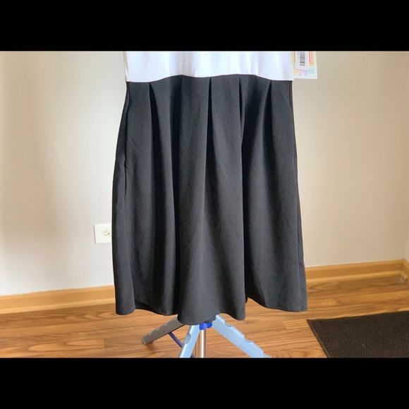 LulaRoe Amelia Dress - Picture 2 of 2